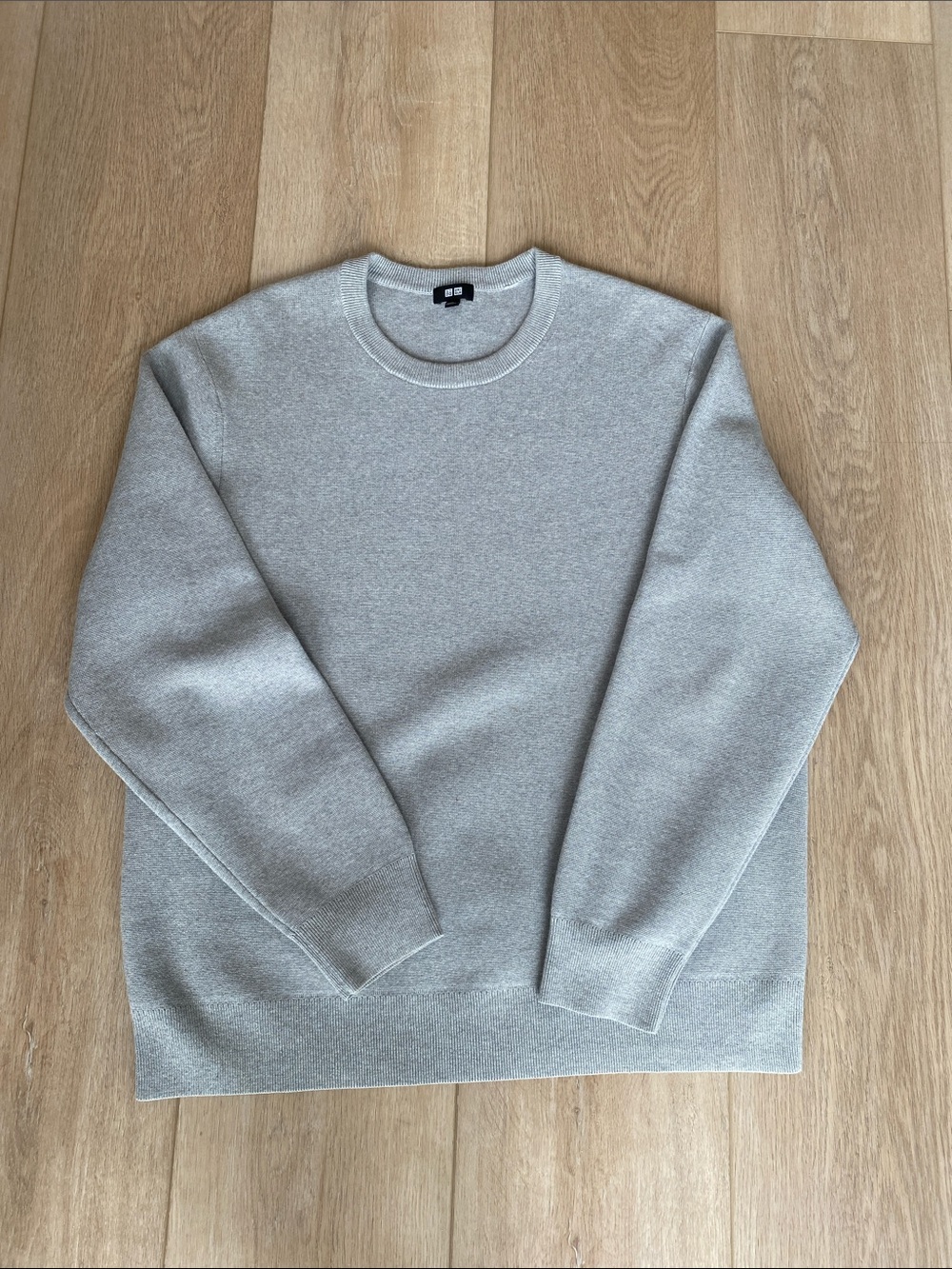 UNIQLO Men's Light Grey Crewneck Sweater